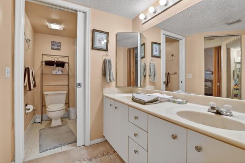 Condo in Pembroke Pines, Florida, 2 bedrooms № 2146772 - photo 22