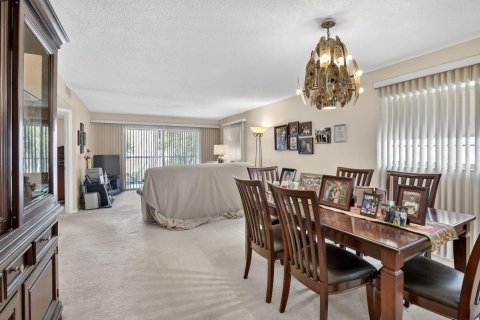 Condo in Pembroke Pines, Florida, 2 bedrooms № 2146772 - photo 12