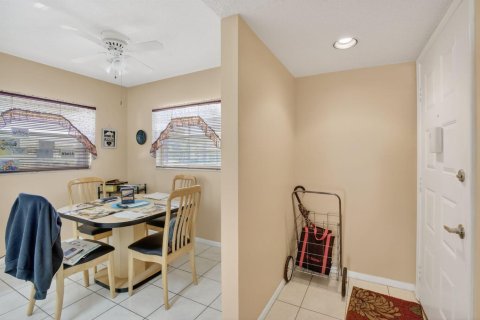 Condo in Pembroke Pines, Florida, 2 bedrooms № 2146772 - photo 6