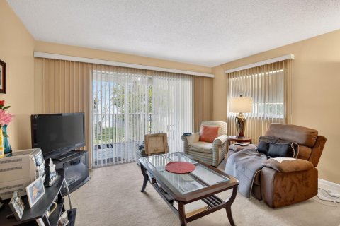 Condo in Pembroke Pines, Florida, 2 bedrooms № 2146772 - photo 16