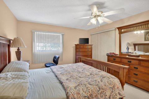 Condo in Pembroke Pines, Florida, 2 bedrooms № 2146772 - photo 20