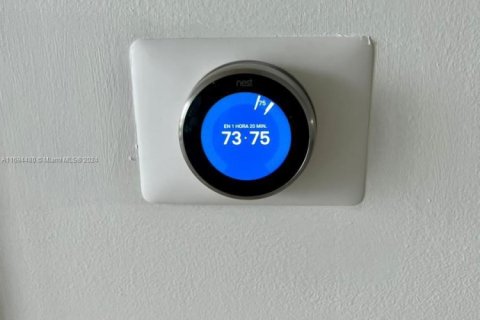 Condominio en alquiler en Miami, Florida, 2 dormitorios, 107.58 m2 № 1936895 - foto 17