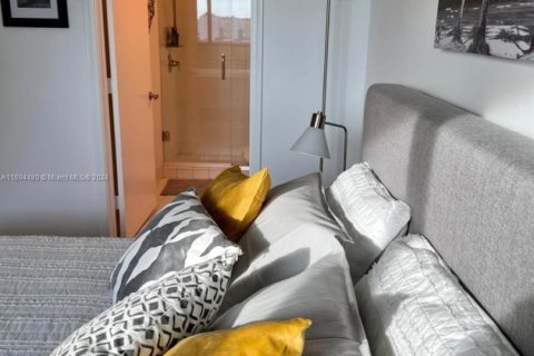 Condominio en alquiler en Miami, Florida, 2 dormitorios, 107.58 m2 № 1936895 - foto 21