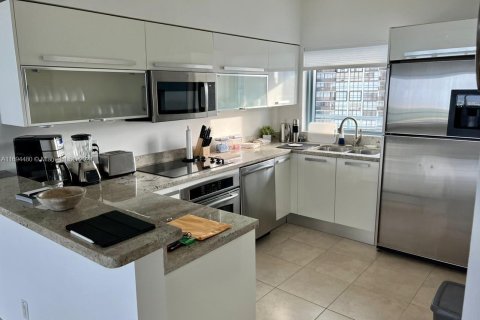 Condominio en alquiler en Miami, Florida, 2 dormitorios, 107.58 m2 № 1936895 - foto 12
