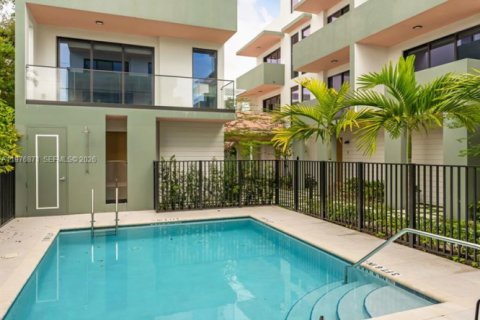 Townhouse in Miami, Florida 3 bedrooms, 211.26 sq.m. № 2041982 - photo 29