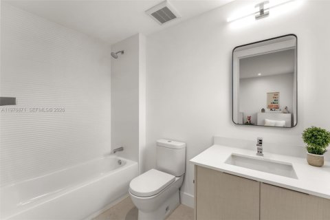 Townhouse in Miami, Florida 3 bedrooms, 211.26 sq.m. № 2041982 - photo 15