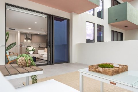 Townhouse in Miami, Florida 3 bedrooms, 211.26 sq.m. № 2041982 - photo 24