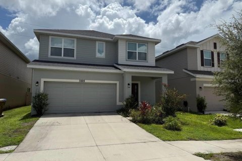 House in Saint Cloud, Florida 4 bedrooms, 214.98 sq.m. № 2201458