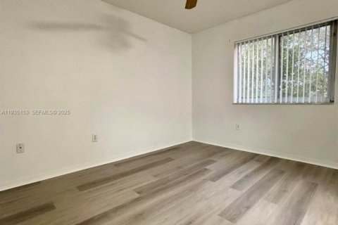 Townhouse in Pembroke Pines, Florida 3 bedrooms, 117.34 sq.m. № 1993314 - photo 7