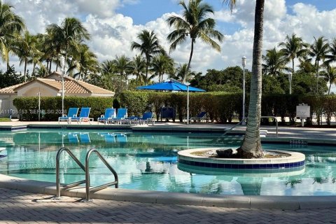 Townhouse in Pembroke Pines, Florida 3 bedrooms, 117.34 sq.m. № 1993314 - photo 15