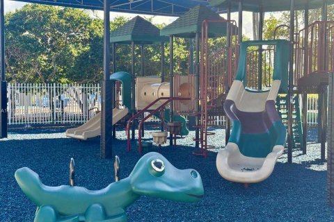 Townhouse in Pembroke Pines, Florida 3 bedrooms, 117.34 sq.m. № 1993314 - photo 22