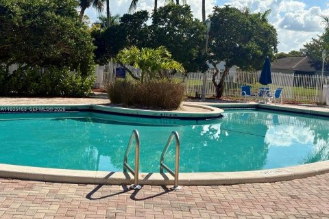 Townhouse in Pembroke Pines, Florida 3 bedrooms, 117.34 sq.m. № 1993314 - photo 21