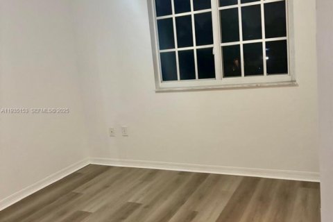 Townhouse in Pembroke Pines, Florida 3 bedrooms, 117.34 sq.m. № 1993314 - photo 3