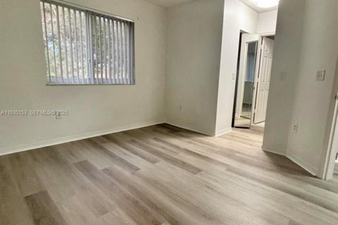 Townhouse in Pembroke Pines, Florida 3 bedrooms, 117.34 sq.m. № 1993314