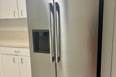 Townhouse in Pembroke Pines, Florida 3 bedrooms, 117.34 sq.m. № 1993314 - photo 5