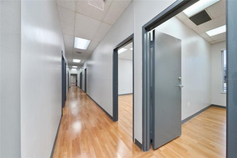 Propiedad comercial en alquiler en Orlando, Florida, 845.41 m2 № 2116027 - foto 20