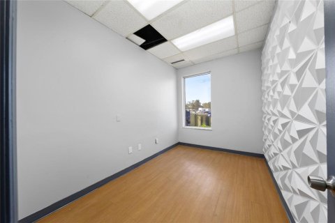 Propiedad comercial en alquiler en Orlando, Florida, 845.41 m2 № 2116027 - foto 26