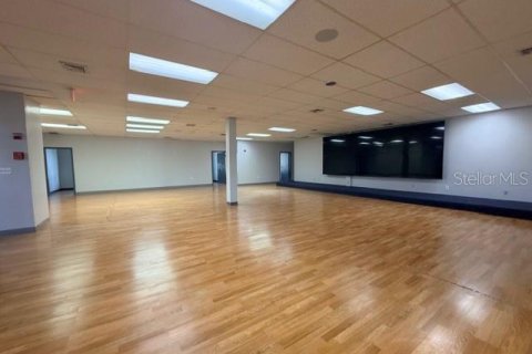 Propiedad comercial en alquiler en Orlando, Florida, 845.41 m2 № 2116027 - foto 15
