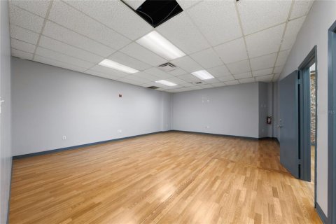 Propiedad comercial en alquiler en Orlando, Florida, 845.41 m2 № 2116027 - foto 23