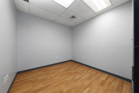 Propiedad comercial en alquiler en Orlando, Florida, 845.41 m2 № 2116027 - foto 21