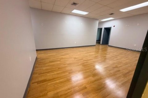 Propiedad comercial en alquiler en Orlando, Florida, 845.41 m2 № 2116027 - foto 19