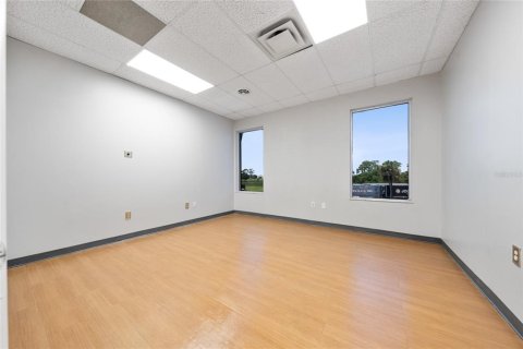 Propiedad comercial en alquiler en Orlando, Florida, 845.41 m2 № 2116027 - foto 10