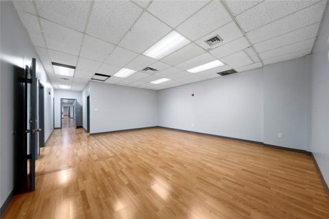 Propiedad comercial en alquiler en Orlando, Florida, 845.41 m2 № 2116027 - foto 24