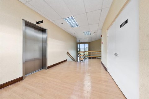 Propiedad comercial en alquiler en Orlando, Florida, 845.41 m2 № 2116027 - foto 13