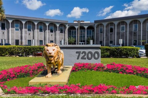 Propiedad comercial en Orlando, Florida 845.41 m2 № 2116027