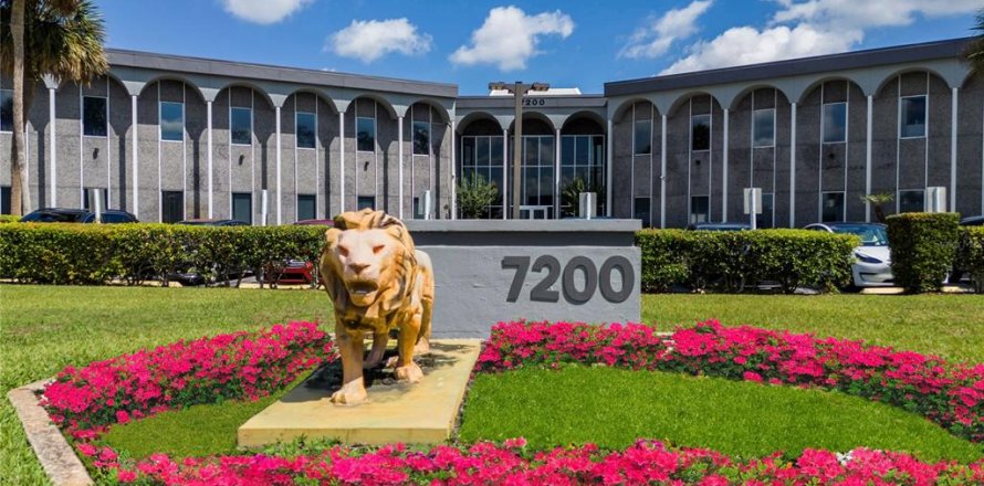 Propiedad comercial en Orlando, Florida 845.41 m2 № 2116027