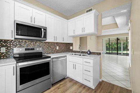 Condo in Delray Beach, Florida, 2 bedrooms № 2190896 - photo 19