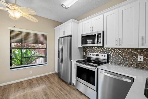 Condo in Delray Beach, Florida, 2 bedrooms № 2190896 - photo 15