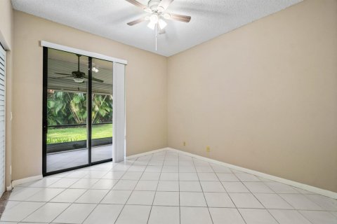 Condo in Delray Beach, Florida, 2 bedrooms № 2190896 - photo 27