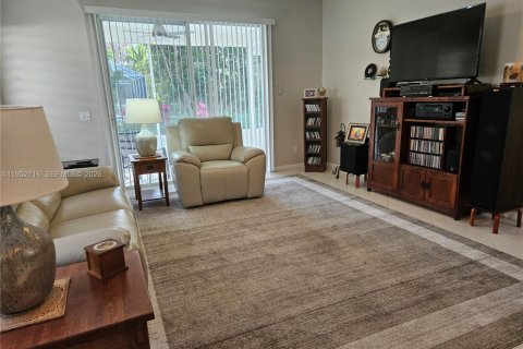 House in Stuart, Florida 3 bedrooms, 143.16 sq.m. № 2009542 - photo 2