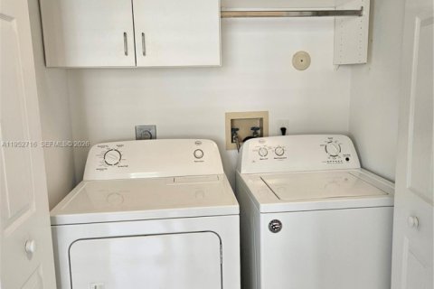 House in Stuart, Florida 3 bedrooms, 143.16 sq.m. № 2009542 - photo 14