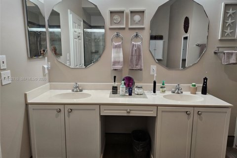 House in Stuart, Florida 3 bedrooms, 143.16 sq.m. № 2009542 - photo 10