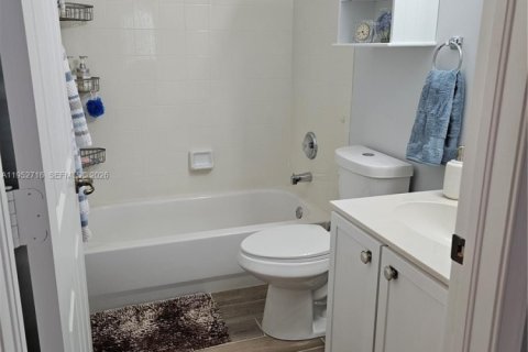 House in Stuart, Florida 3 bedrooms, 143.16 sq.m. № 2009542 - photo 13