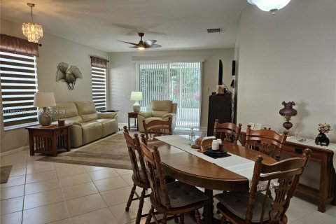 House in Stuart, Florida 3 bedrooms, 143.16 sq.m. № 2009542 - photo 4