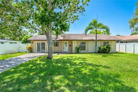 House in Sarasota, Florida 3 bedrooms, 130.43 sq.m. № 1853095 - photo 2