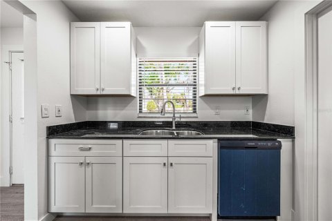 House in Sarasota, Florida 3 bedrooms, 130.43 sq.m. № 1853095 - photo 18
