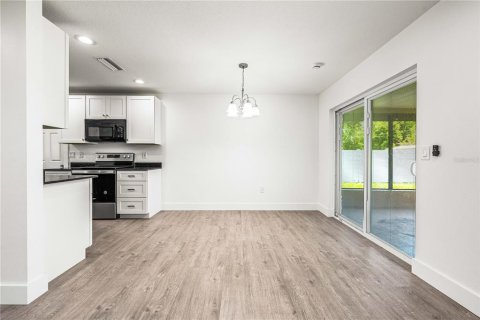 House in Sarasota, Florida 3 bedrooms, 130.43 sq.m. № 1853095 - photo 11