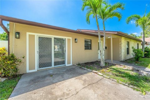 House in Sarasota, Florida 3 bedrooms, 130.43 sq.m. № 1853095 - photo 5