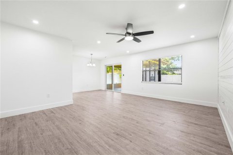 House in Sarasota, Florida 3 bedrooms, 130.43 sq.m. № 1853095 - photo 8