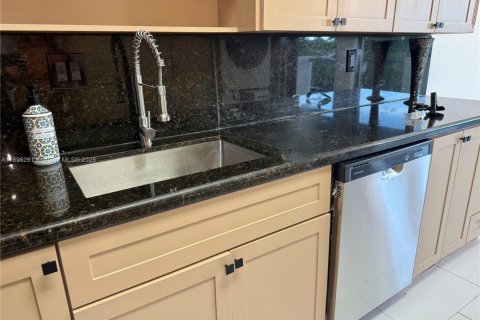 Copropriété à vendre à Miami, Floride: 2 chambres, 108.7 m2 № 1947893 - photo 17