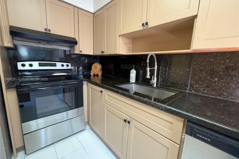 Copropriété à vendre à Miami, Floride: 2 chambres, 108.7 m2 № 1947893 - photo 14