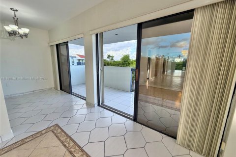 Copropriété à vendre à Miami, Floride: 2 chambres, 108.7 m2 № 1947893 - photo 12