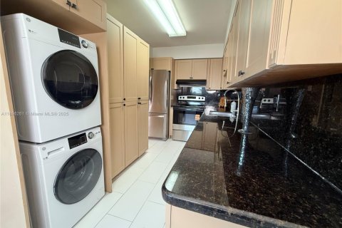 Copropriété à vendre à Miami, Floride: 2 chambres, 108.7 m2 № 1947893 - photo 13