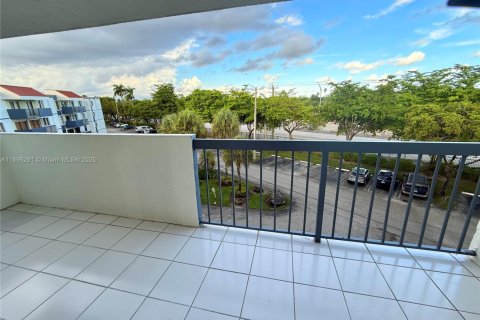 Copropriété à vendre à Miami, Floride: 2 chambres, 108.7 m2 № 1947893 - photo 10