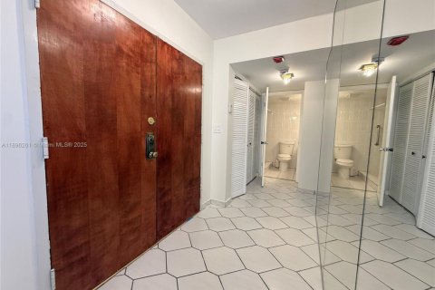 Copropriété à vendre à Miami, Floride: 2 chambres, 108.7 m2 № 1947893 - photo 22