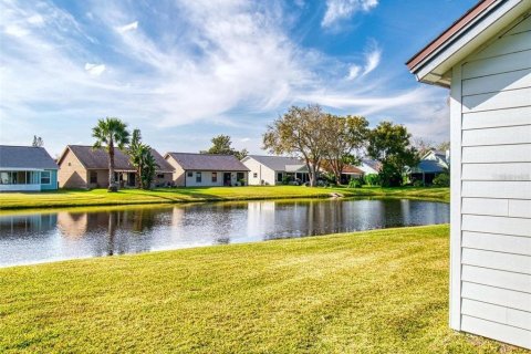 House in New Smyrna Beach, Florida 2 bedrooms, 135.27 sq.m. № 2393493 - photo 20